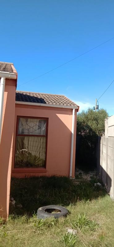 4 Bedroom Property for Sale in Ilitha Park Western Cape